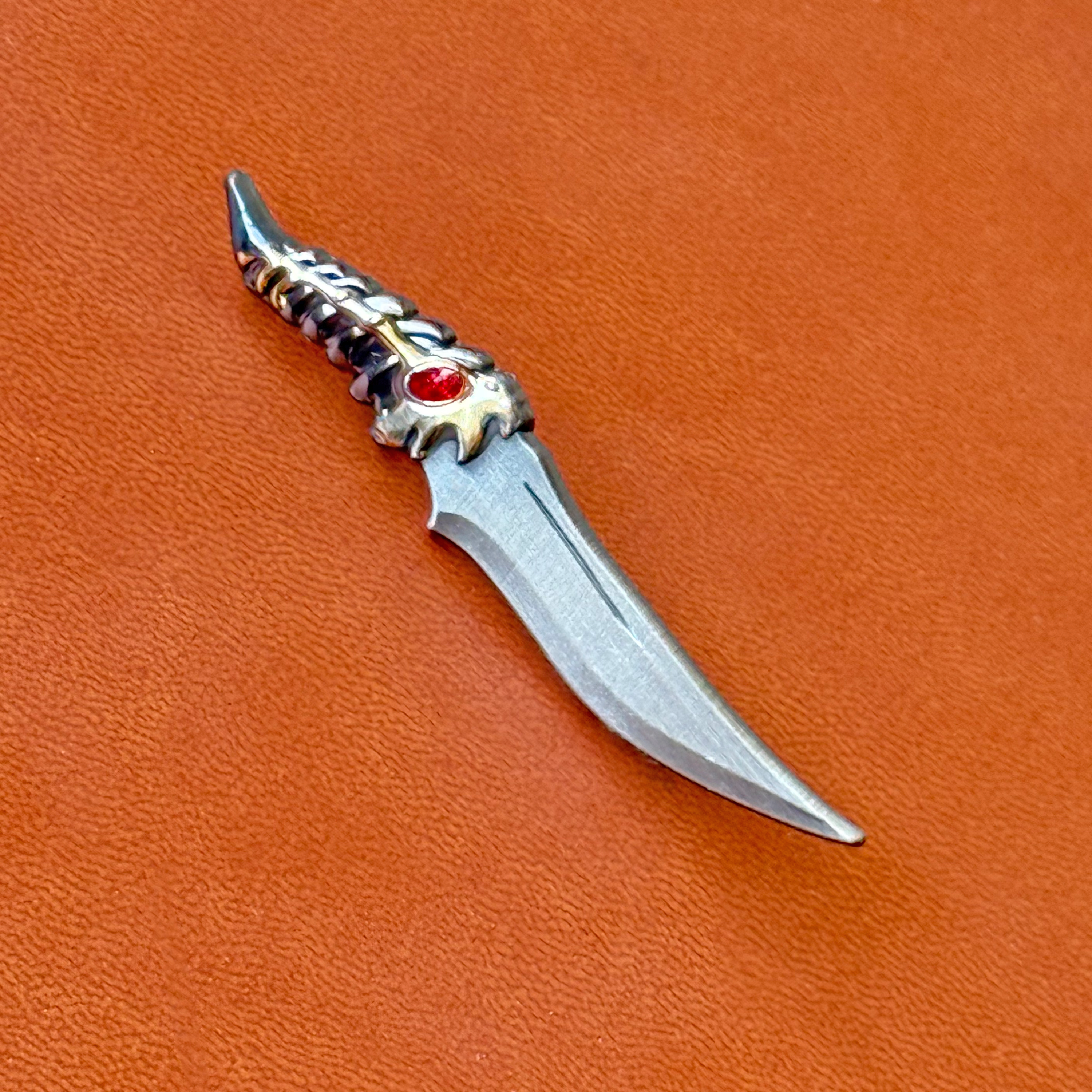 その他 immoral dagger pin Dragon Dagger Pin – Nerdpins